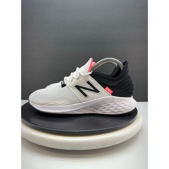 New Balance Fresh Foam Roav Womens Size 8.5 White Black Running Shoes WROAVLW - Picture 1 of 14